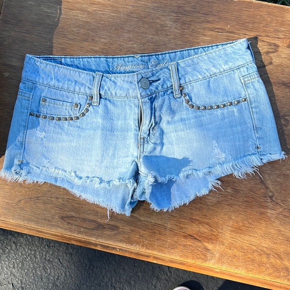 American Eagle Destructed Jean Shorts w/studs on pockets sz 8 - Picture 1 of 6